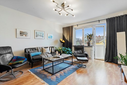 Utgång till balkong i sydväst-läge!