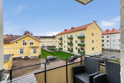 Trevlig balkong under soliga dagar, med fritt läge!