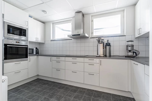 Kök till övernattningsrum/gemensamhetslokal.