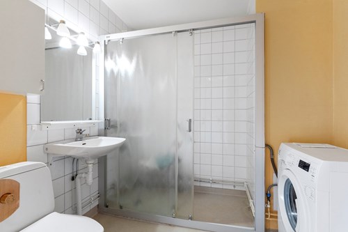 Badrum som kommer renoveras i samband med föreningens stambyte (planerad start våren -26).