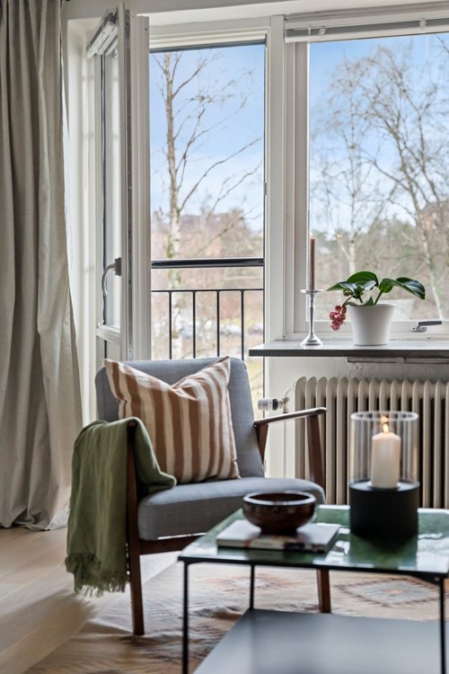 Fransk balkong med utsikt mot Dahllöfs park!