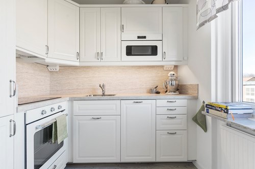 Fullutrustat och modernt kök i stilrent utförande!